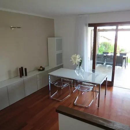 Villino Del Sole With Lake View Apts *
