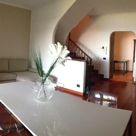 Villino Del Sole With Lake View Apts *
